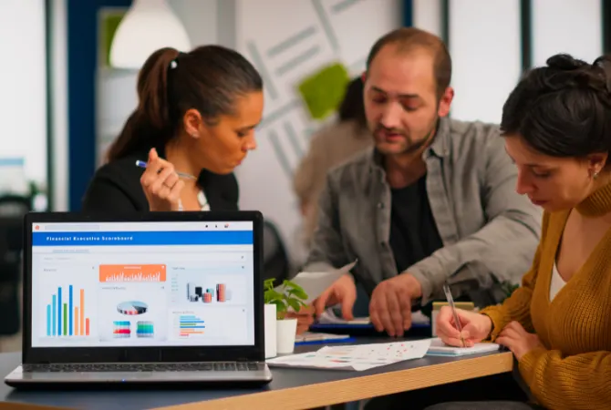 Link building icon featuring a chain link, symbolizing the process of creating connections and backlinks for improving SEO and website ranking